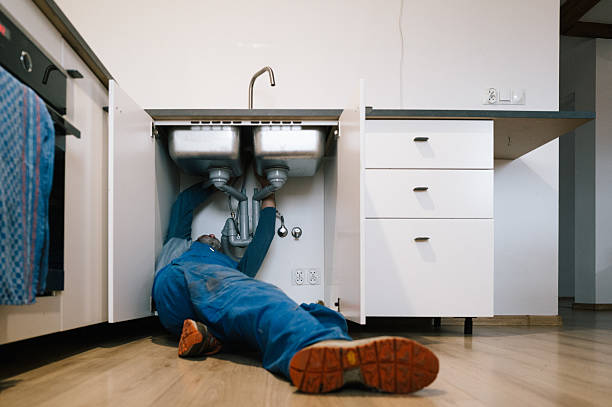 Professional Leak Detection technician working in Deanville, TX